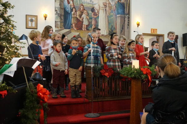 Children singing in Christmas choir